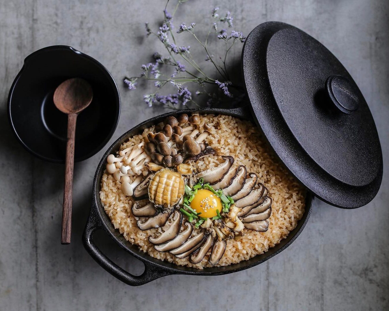 6.3 qt Oval Cast Iron Dutch Oven by Skeppshult